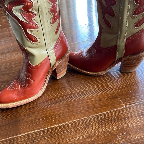 VINTAGE “Miss Capezio” Tan and Red Butterfly Cowboy Boots 🦋 - Picture 9 of 17